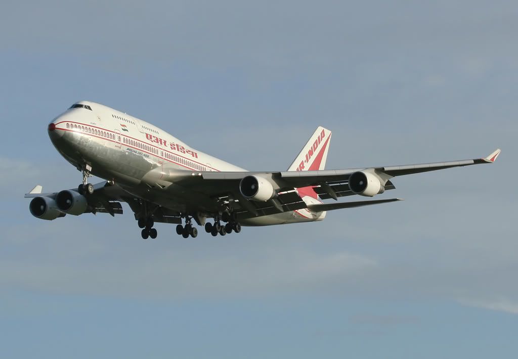 http://i226.photobucket.com/albums/dd121/flcriminal/AirIndia747-437VT-ESN.jpg