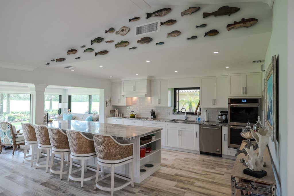 IMAGE: http://i226.photobucket.com/albums/dd17/patronamarble/Fuji14-2_zpsfkn9cuqc.jpg