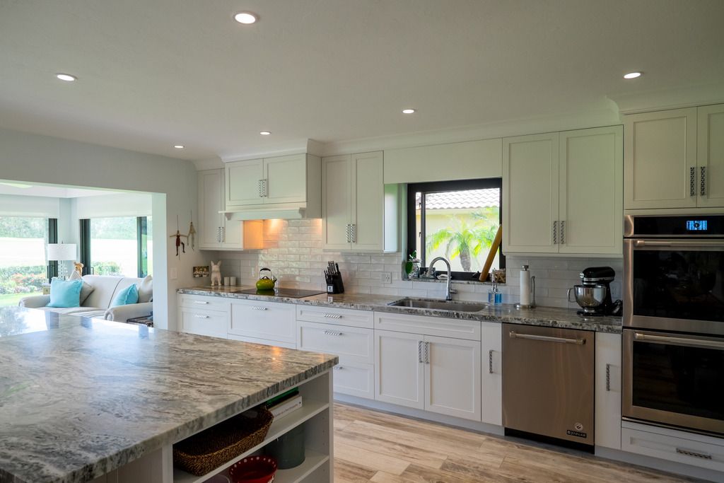 IMAGE: http://i226.photobucket.com/albums/dd17/patronamarble/Fuji14-8_zpsy974atmk.jpg