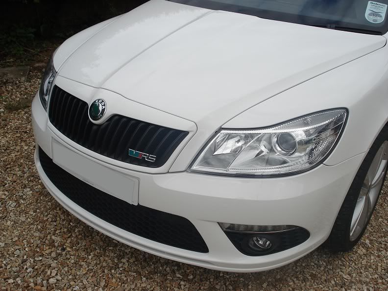 Skoda Octavia Vrs White. white grill