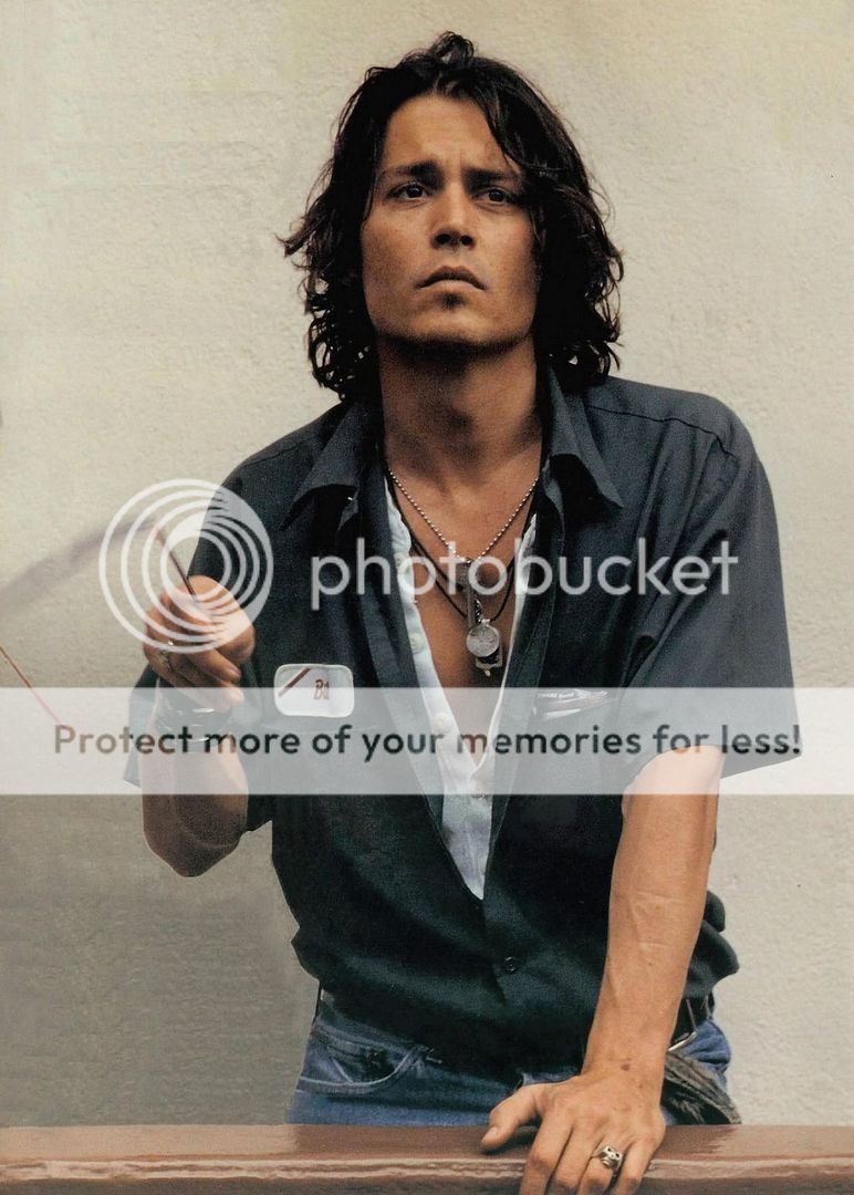 http://i226.photobucket.com/albums/dd17/ArtDomino_5/January%205/Johnny_Depp_01.jpg